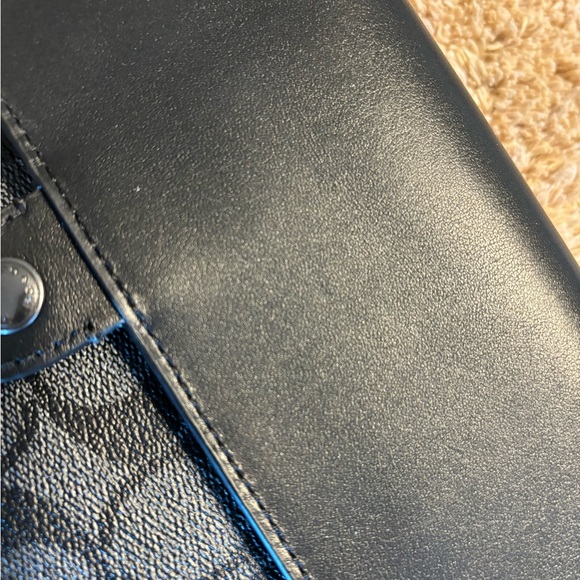 Coach - Picture 5 of 5